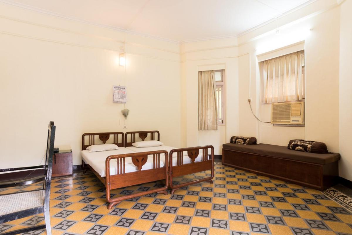 Bentleys Hotel Мумбаи Экстерьер фото