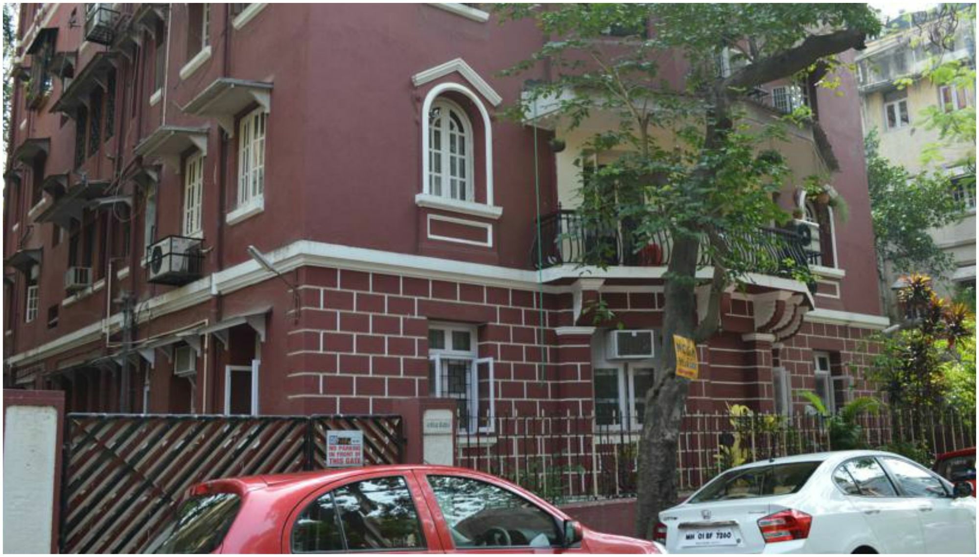 Bentleys Hotel Мумбаи Экстерьер фото